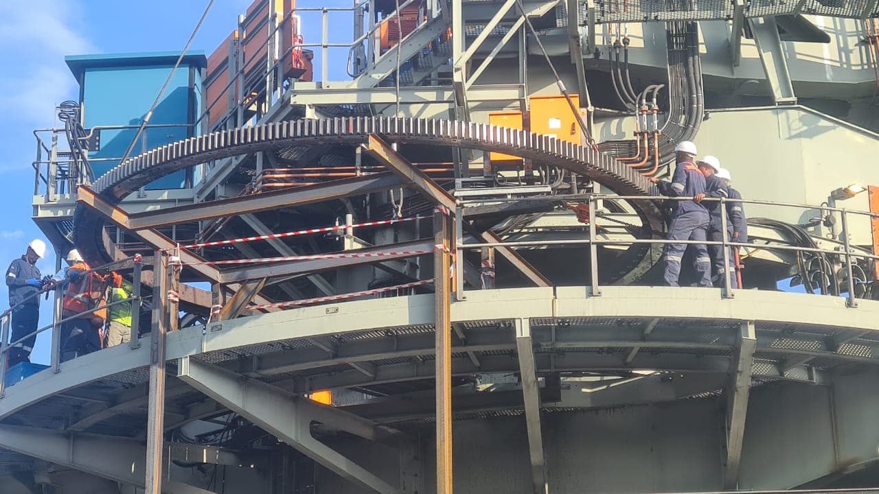 Industrial plant structure and maintenance work on site